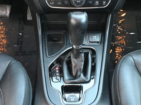 Used 2019 Jeep Cherokee Limited FWD image 13
