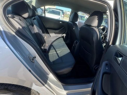 Used 2011 Volkswagen Jetta SE image 32