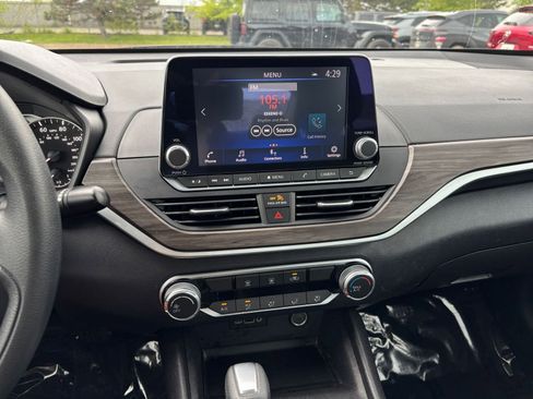 Used 2025 Nissan Altima 2.5 SV FWD image 20