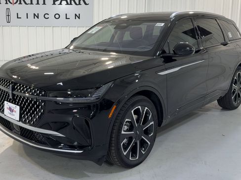 New 2026 Lincoln Nautilus Reserve image 5