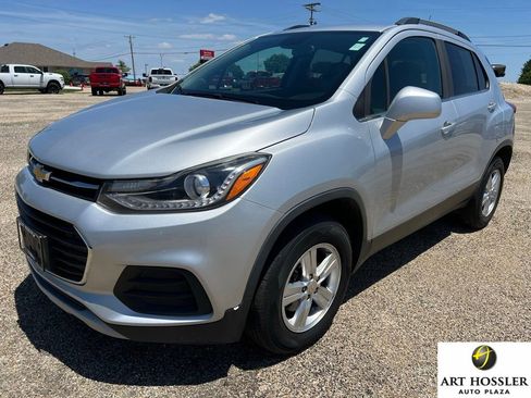 Used 2017 Chevrolet Trax LT AWD/4WD image 1