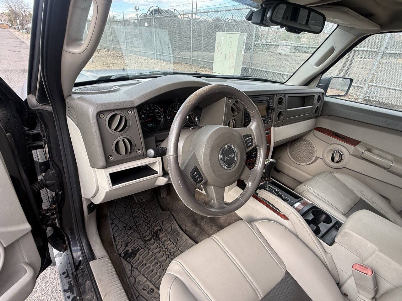 Used 2006 Jeep Commander Limited w/ Trailer Tow Group IV RWD image 13
