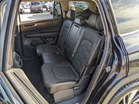 Used 2024 Volkswagen Atlas SE image 41