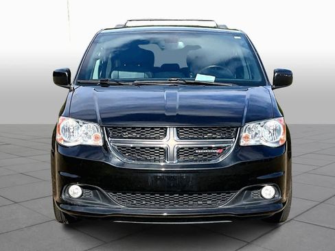 Used 2020 Dodge Grand Caravan SXT image 3