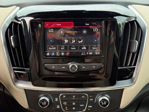 Used 2023 Chevrolet Traverse LS FWD image 18