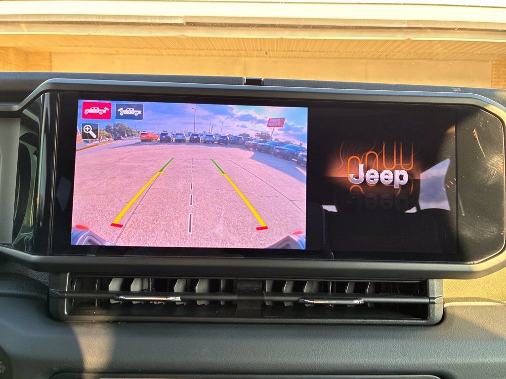 Used 2025 Jeep Gladiator Mojave AWD/4WD image 21