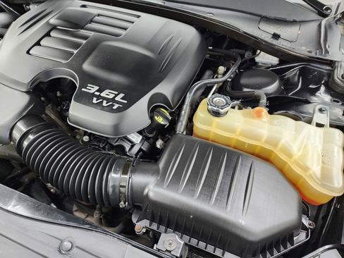 Used 2019 Chrysler 300 Limited image 18