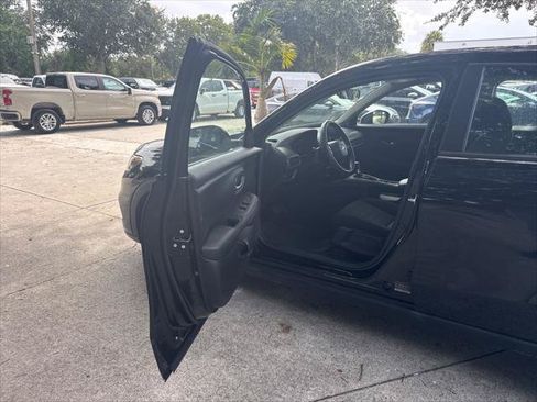 Used 2024 Honda HR-V LX image 12