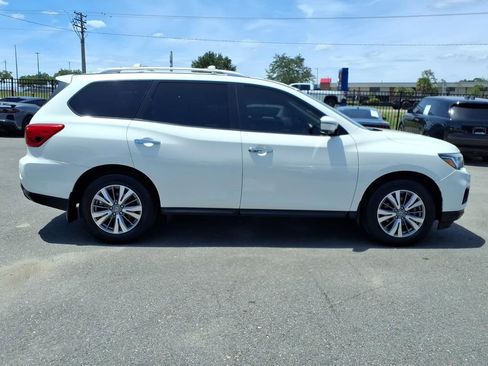Used 2020 Nissan Pathfinder SL FWD image 8