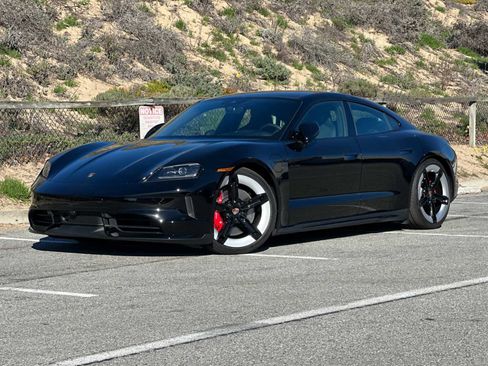 Certified 2025 Porsche Taycan GTS image 1