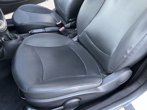 Used 2011 MINI Cooper Hardtop image 14