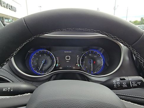 New 2026 Chrysler Pacifica Select image 19