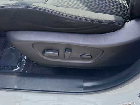 Used 2020 Nissan Rogue SV image 17