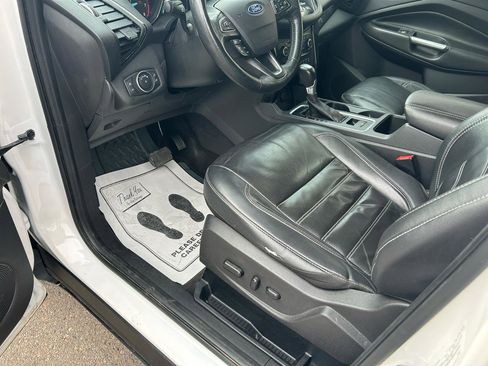 Used 2018 Ford Escape Titanium image 10