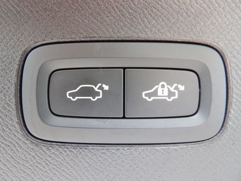 Certified 2024 Volvo XC90 T8 Ultimate AWD/4WD image 28