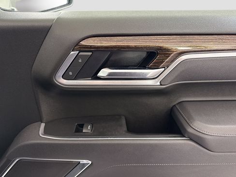 Used 2025 GMC Sierra 1500 Elevation image 31