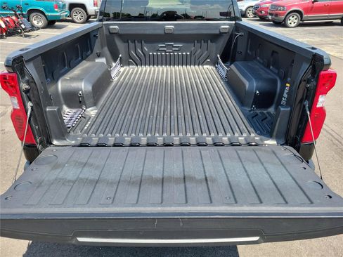 Used 2023 Chevrolet Silverado 1500 LT AWD/4WD image 10