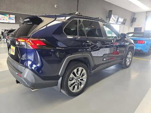 Used 2019 Toyota RAV4 XLE Premium FWD image 4