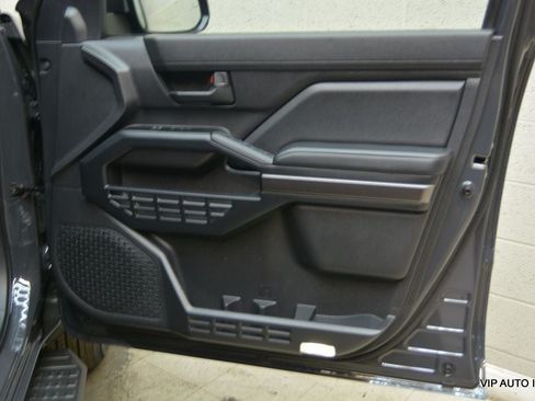 Used 2025 Toyota 4Runner SR5 AWD/4WD image 12