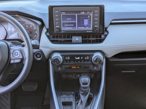 Used 2021 Toyota RAV4 XLE image 17