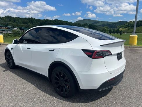 Used 2023 Tesla Model Y Long Range AWD/4WD image 3