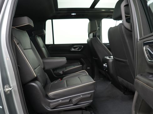 Used 2024 GMC Yukon XL SLT w/ SLT Premium Package AWD/4WD image 12