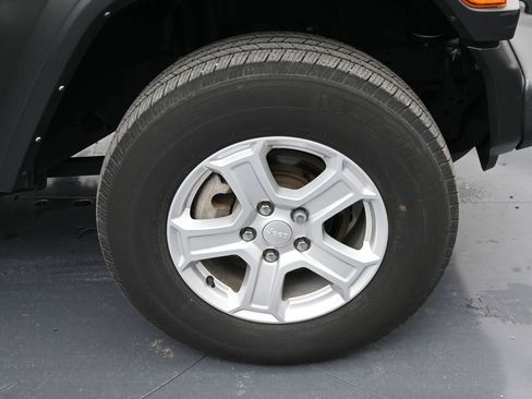 Used 2021 Jeep Wrangler Sport S image 32