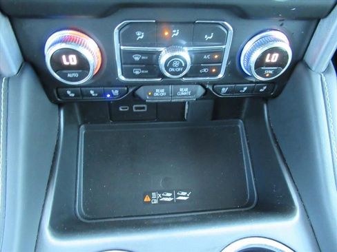 Used 2022 GMC Yukon SLT w/ SLT Luxury Package RWD image 25
