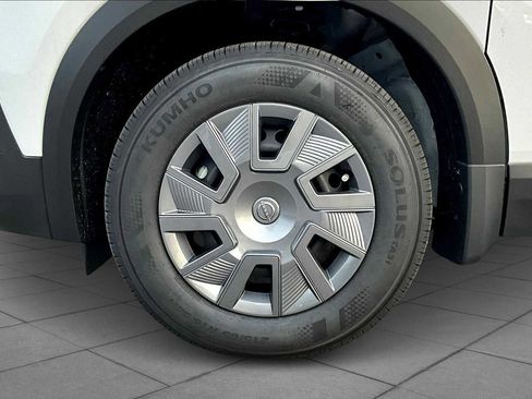 New 2025 Nissan Kicks S image 9