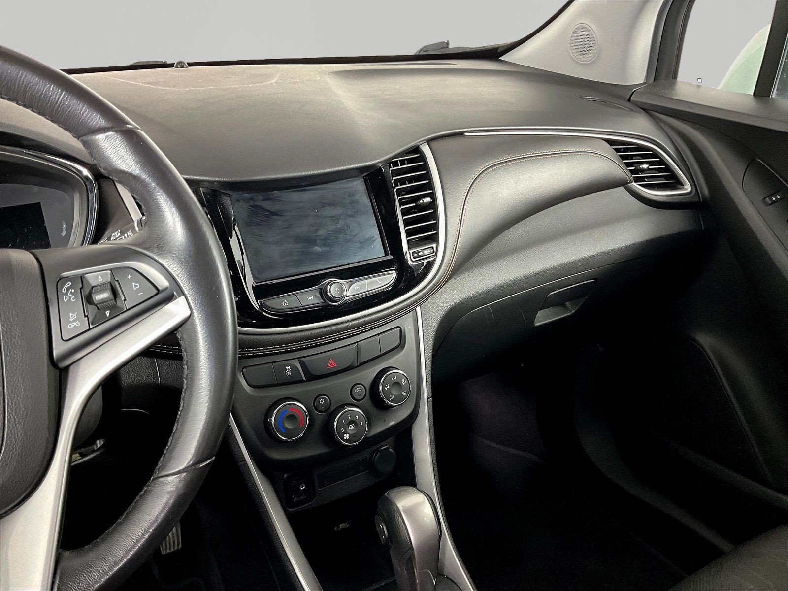 Used 2022 Chevrolet Trax LT w/ LT Convenience Package AWD/4WD image 9