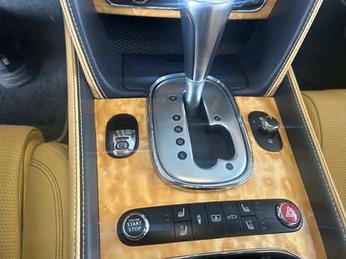 Used 2015 Bentley Flying Spur V8 image 23