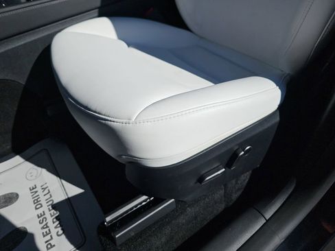 Used 2024 Tesla Model Y Long Range image 34