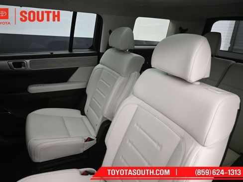Used 2025 Hyundai Santa Fe Calligraphy AWD/4WD image 31