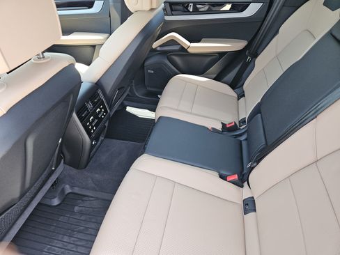 Certified 2026 Porsche Cayenne AWD/4WD image 28