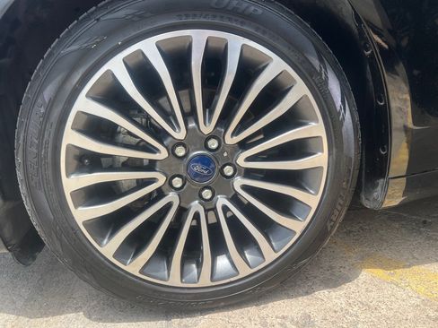 Used 2018 Ford Fusion SE w/ Fusion SE Technology Package FWD image 20