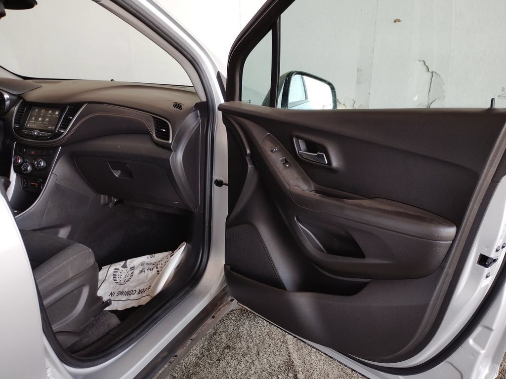 Used 2018 Chevrolet Trax LS AWD/4WD image 10
