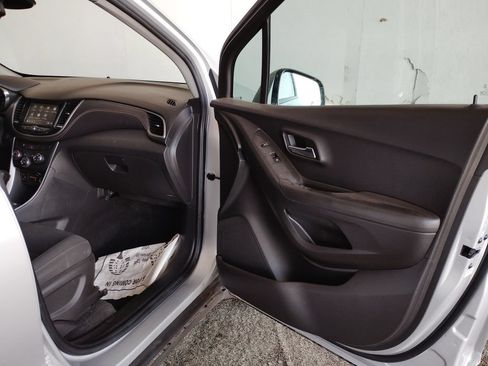 Used 2018 Chevrolet Trax LS AWD/4WD image 10