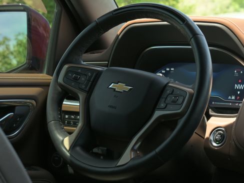 Used 2023 Chevrolet Tahoe High Country w/ Advanced Technology Package image 12