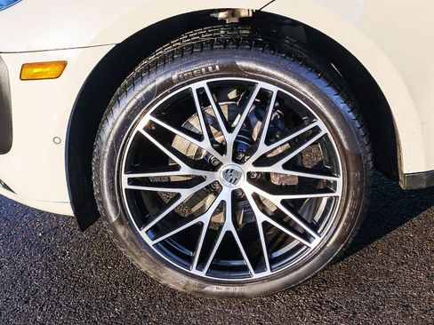 Used 2022 Porsche Macan Base image 9