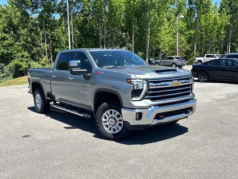 Used 2025 Chevrolet Silverado 2500 LTZ w/ LTZ Plus Package AWD/4WD image 2