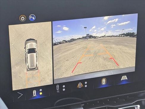 New 2026 Chevrolet Equinox LT w/ Safety and Technology Package FWD image 11