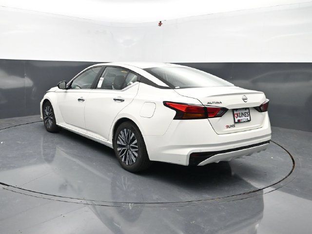 Used 2025 Nissan Altima 2.5 SV FWD image 6