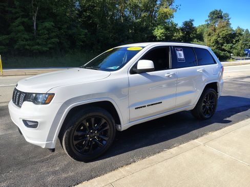 Certified 2021 Jeep Grand Cherokee Laredo AWD/4WD image 4
