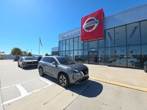 Used 2023 Nissan Rogue SV image 2