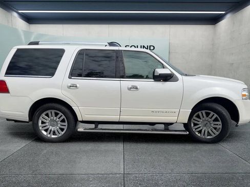 Used 2012 Lincoln Navigator 4WD image 6
