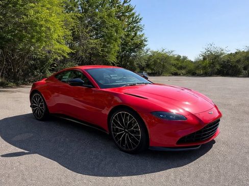 Used 2022 Aston Martin V8 Vantage Coupe RWD image 3