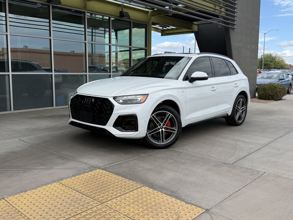 Used 2024 Audi Q5 e Prestige w/ Prestige Package AWD/4WD image 1