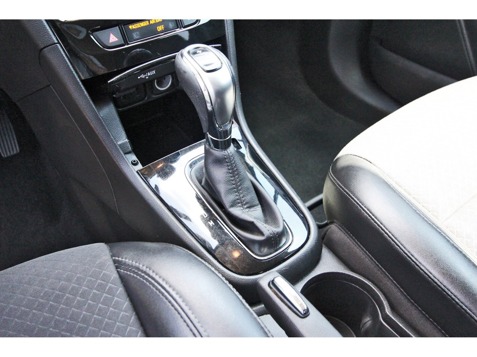 Used 2020 Buick Encore Preferred FWD image 27