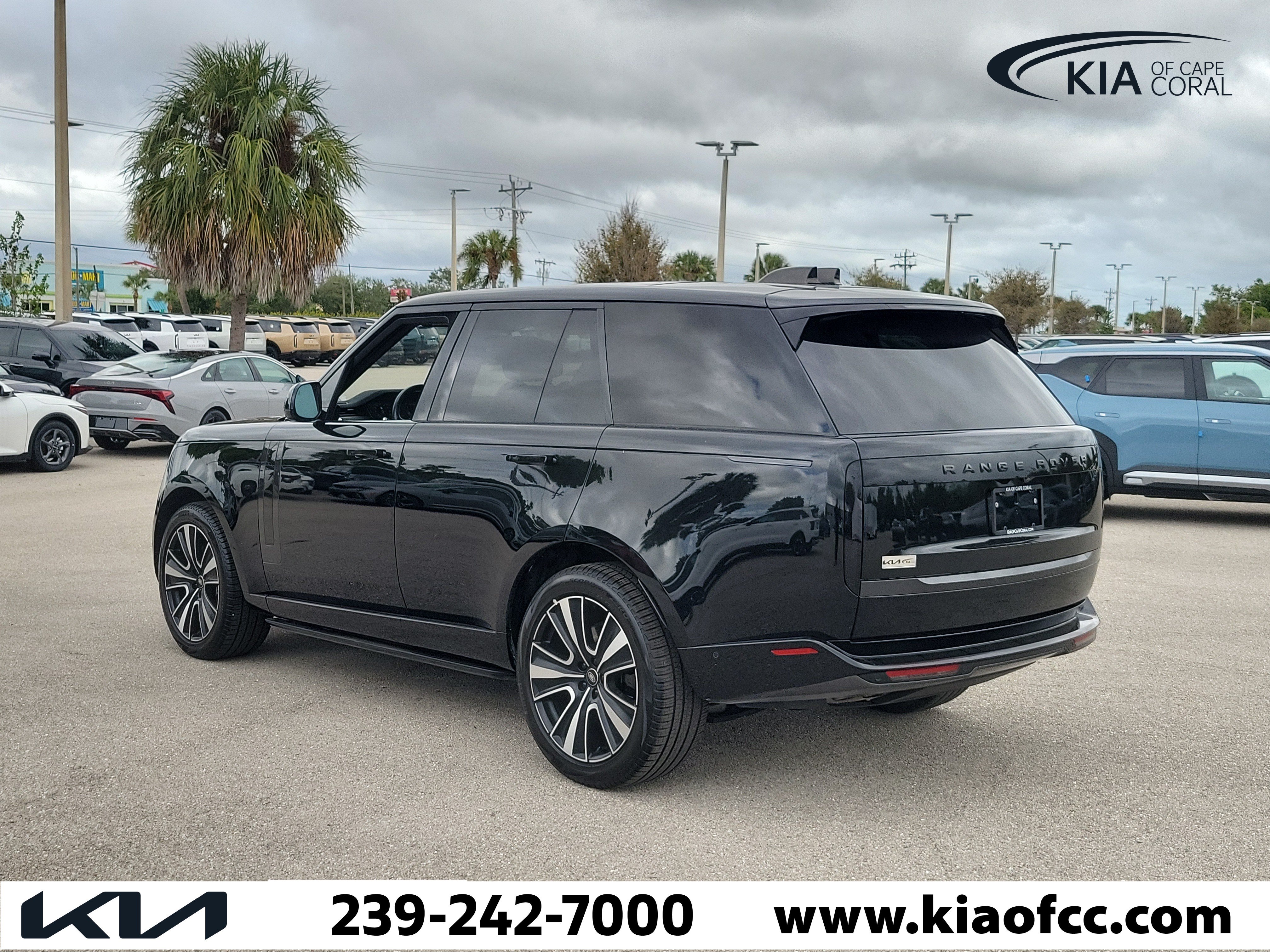 Used 2023 Land Rover Range Rover SE AWD/4WD image 4