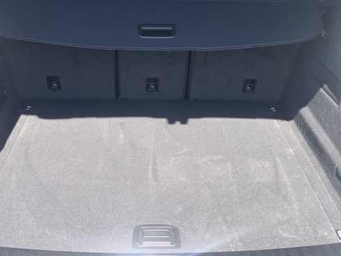 Used 2025 Porsche Cayenne image 9